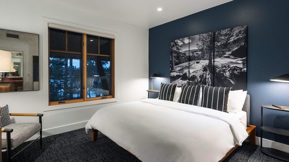 Truckee Hotel | Mountain Ambience Stay Perfect for Skiing Enthusiasts with Heated Hot Tub