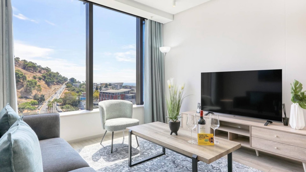 Bo'Kaap Apartment | Mountain and Seaview apartment in De Waterkant Strand Street