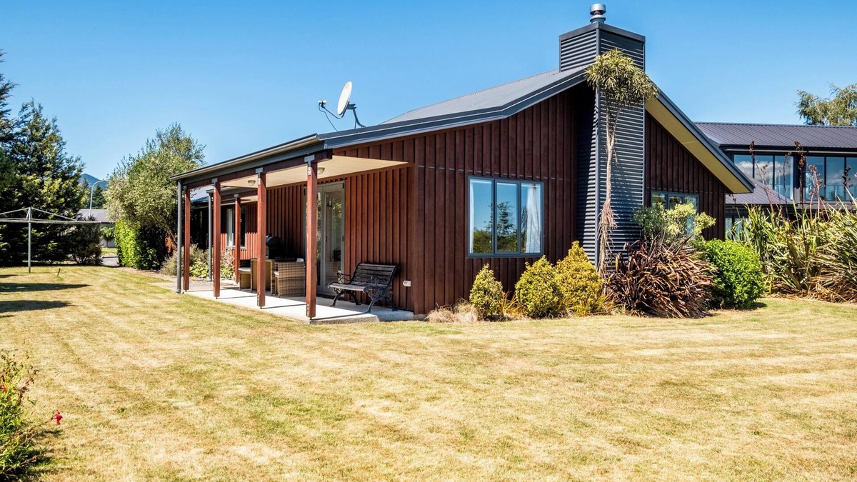 Hanmer Springs House | Mountain Breeze - Hanmer Springs Holiday Home