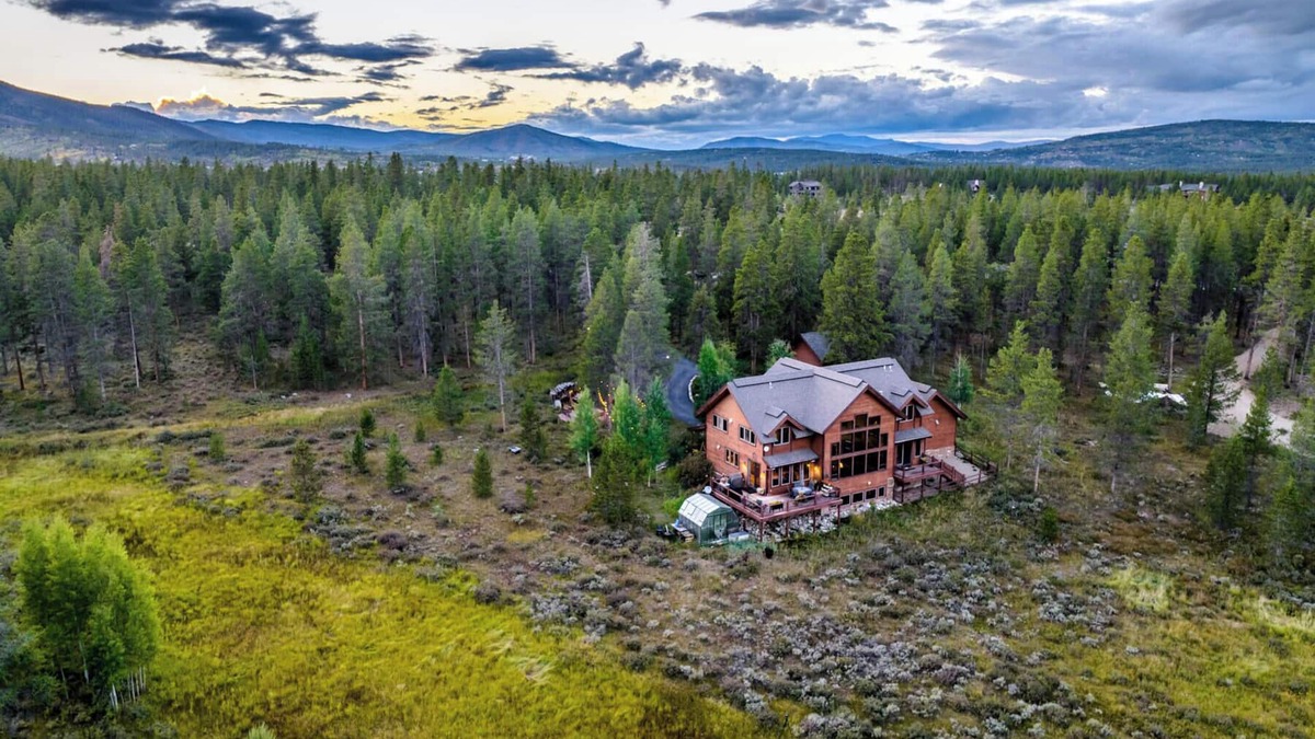 Granby House | Mountain cabin w/hot tub & game room