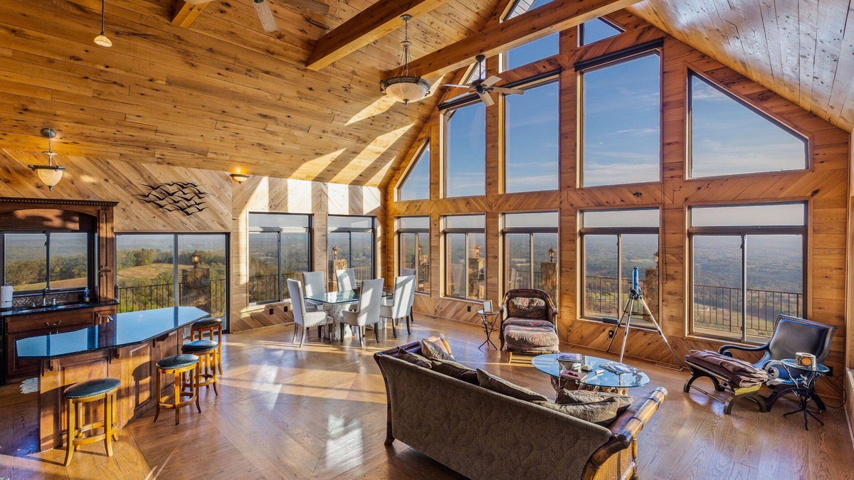 King Cabin | Mountain Cabin with 180 degree panoramic views just 15 minutes from Hanging Rock