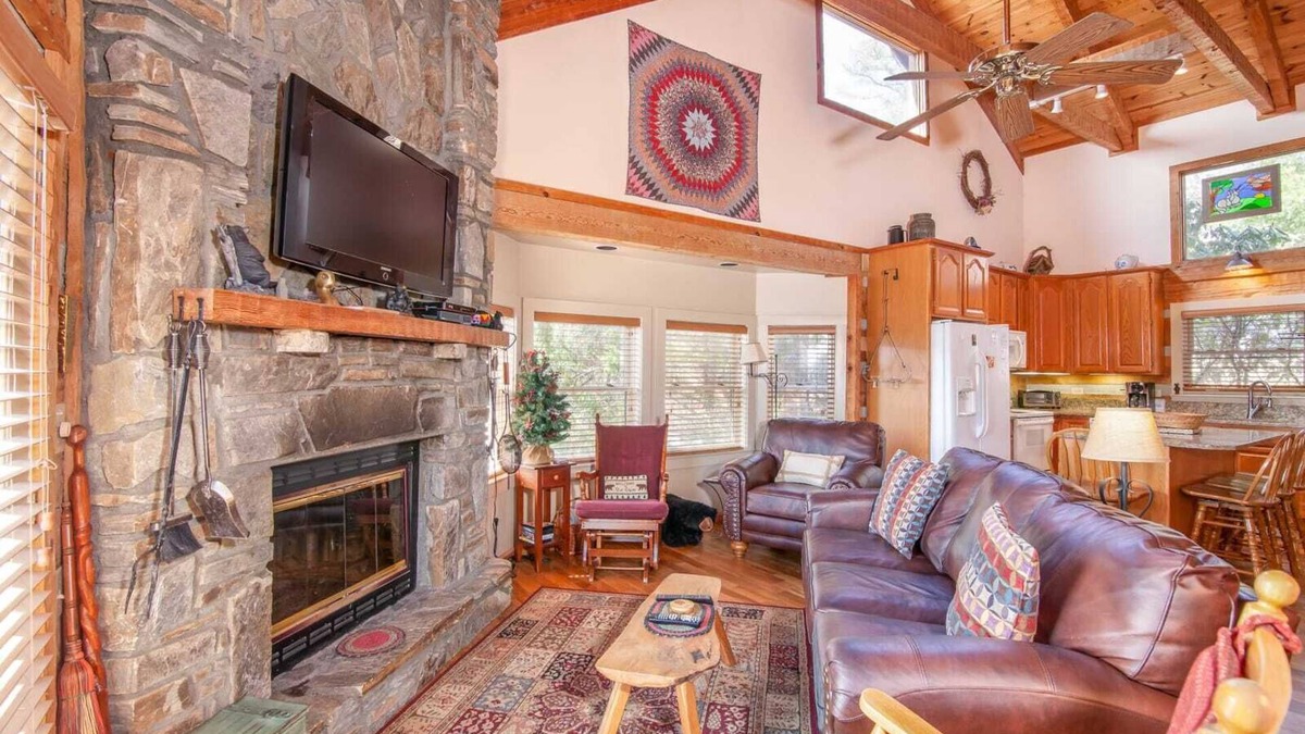 Foscoe Cabin | Mountain Cabin with Comfortable Accommodations