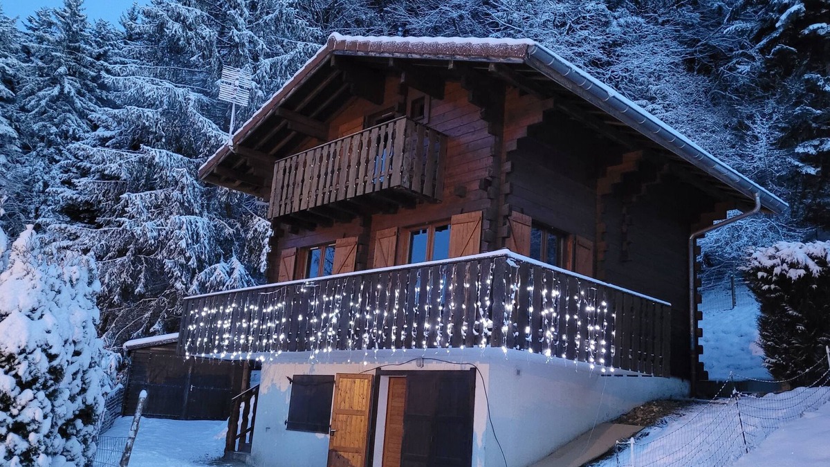 Thollon-les-Memises Ski Chalet | Mountain chalet 6 pers resort Thollon-les-Mémises vue lac Léman cosy/calme