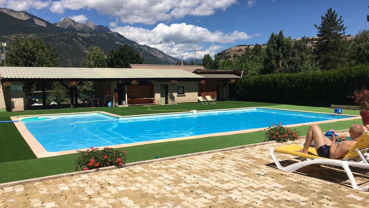 Guillestre Ski Chalet | Mountain chalet with pool access, children's play area, restaurant and pizzeria.