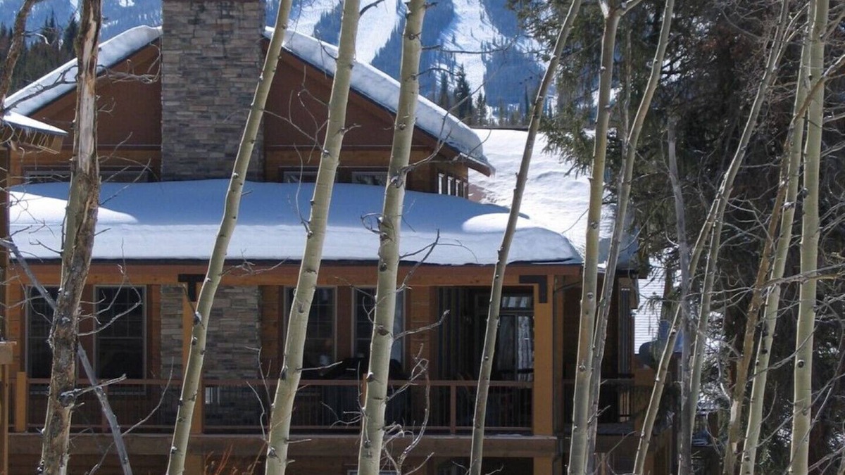 Rendezvous House | Mountain Comfort in Esteemed Rendezvous