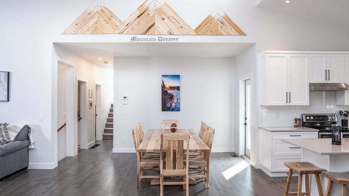 Revelstoke House | Mountain Dreams - Revelstoke Home Near RMR