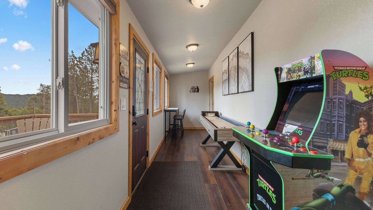 Black Hawk House | Mountain Escape w Hot Tub,Games &Views! Sleeps 12!