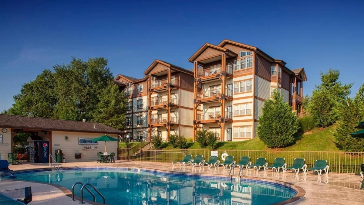 Branson Hotel | Mountain Escape w/Kitchen & Balcony – Ideal for Nature-Loving Groups | 3 Units