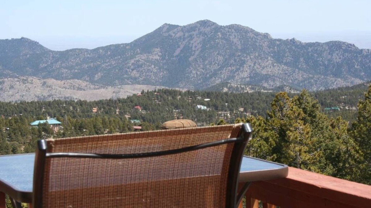 Coal Creek Canyon House | Mountain Experience/Amazing Views/Hot Tub/Ski/Close to Boulder