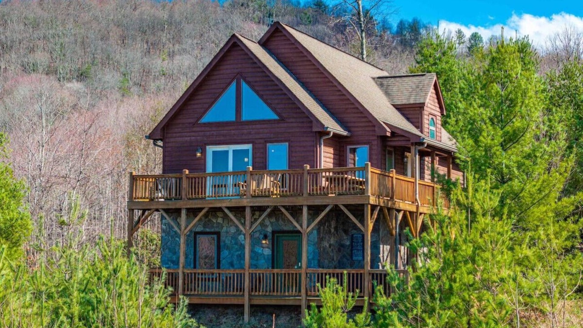 Fleetwood House | Mountain Getaway near Boone, Hot Tub, and Gorgeous Views!