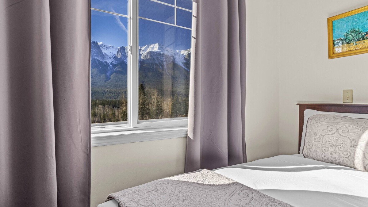 Harvie Heights House | Mountain Hideaway- hot tub, free parking, view, 2BR, sleeps 8 -B212