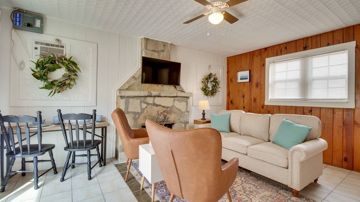 Mountain Home Cabin | Mountain Home Cabin w/Fire Pit < 1 Mi to Lake!