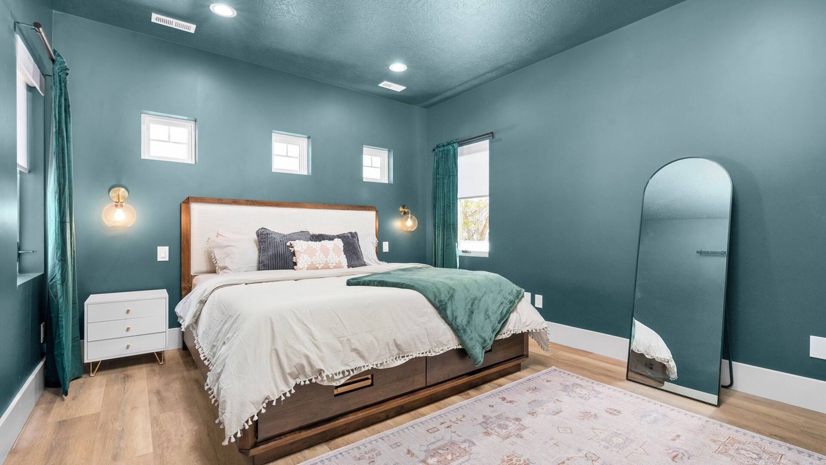 Heber House | Mountain Home near Lakes w/Hot Tub & Putting Green
