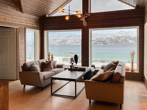 Tromso House | Mountain Home With View Near Tromsø