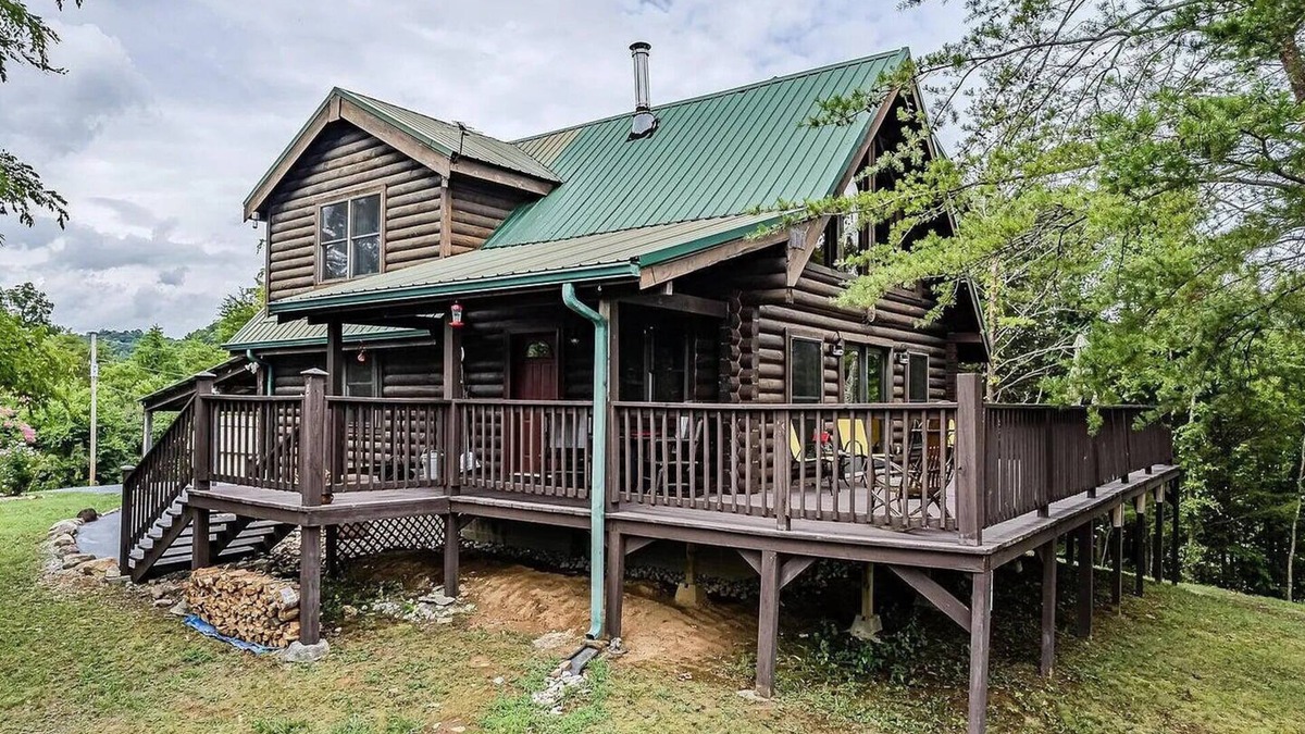 Etowah House | Mountain Life: Cozy Hilltop Haven
