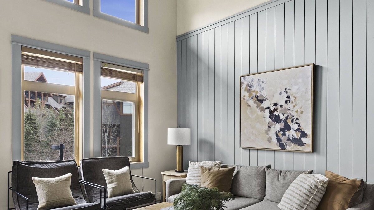 Canmore Apartment | ★Mountain Loft Retreat★Pool&HotTub☆AC☆BBQ/Balcony!