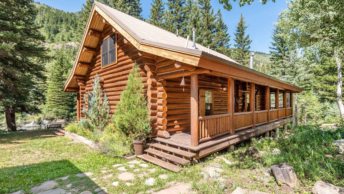 Carbondale House | Mountain Log Cabin in private neighborhood on Crystal River w/On Site Fishing