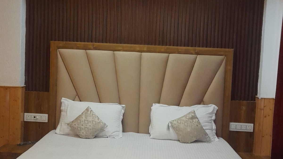 Kumarhatti Villa | Mountain Mist By Ebony Stays – Spacious 4BHK Luxury Homestay in Kasauli Hills