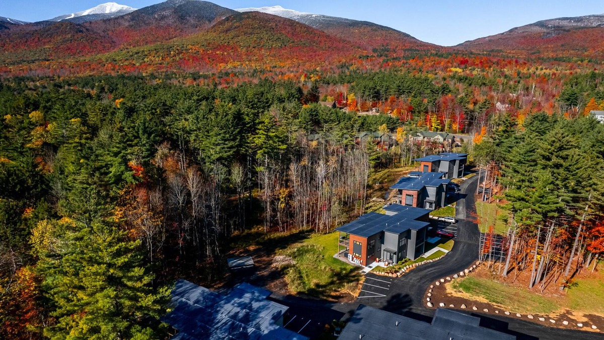 Wilmington House | Mountain Modern Home on Lake Everest! Only 3 miles to Whiteface!