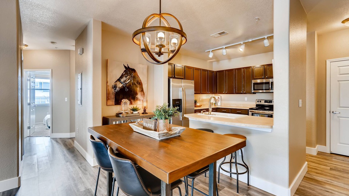 Cottonwood Condo | Mountain Modern Luxury 3BR 2BA Attach Garage near DTC/Parker-Short and Long Term