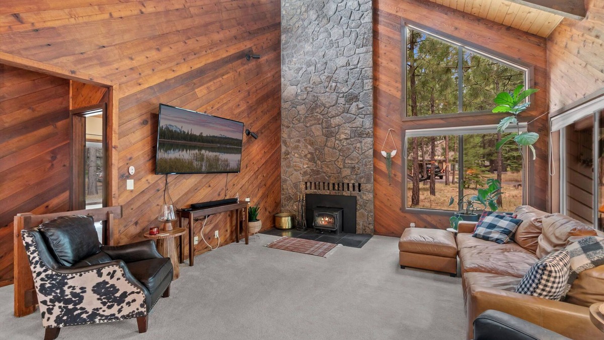 Black Butte Ranch House | Mountain Modern Retreat at Black Butte Ranch – 4BR/3BA w/Loft & Deck