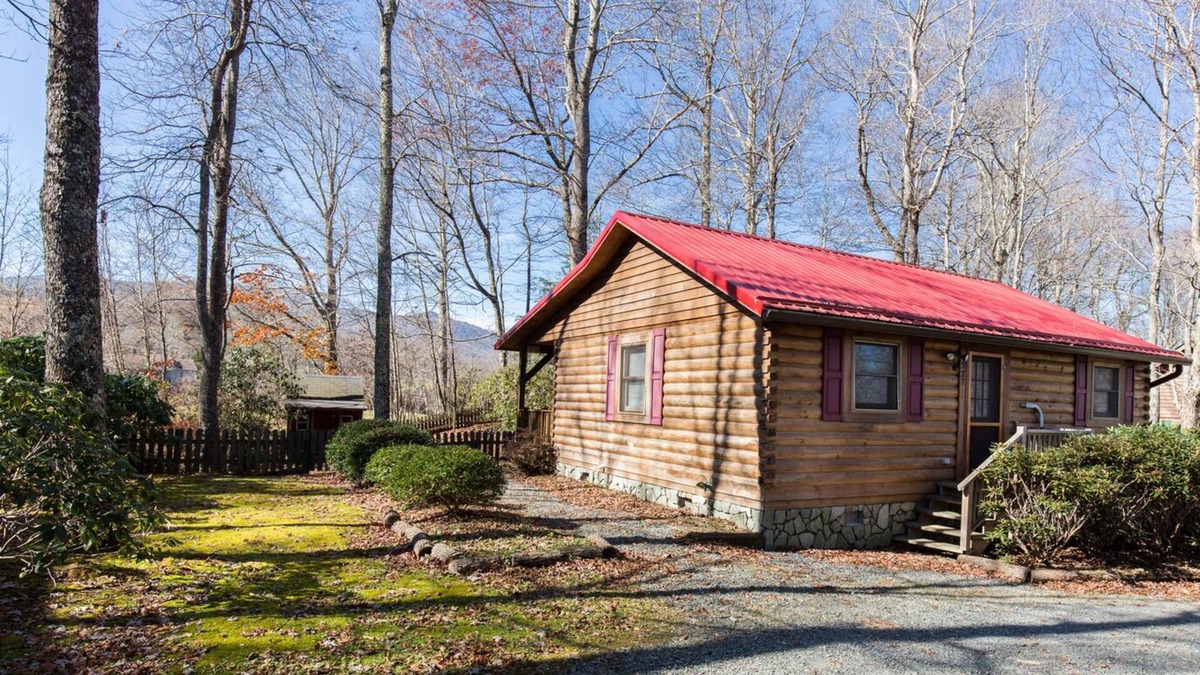 Blowing Rock House | Mountain Muse 1BR/1BA Log Cabin near Blowing Rock