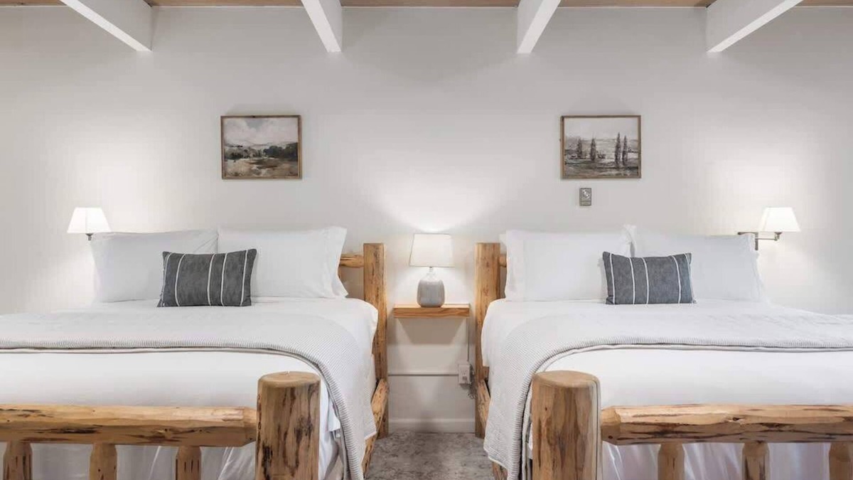 Springville Hotel | Mountain Nook Camp Nelson Lodge #4