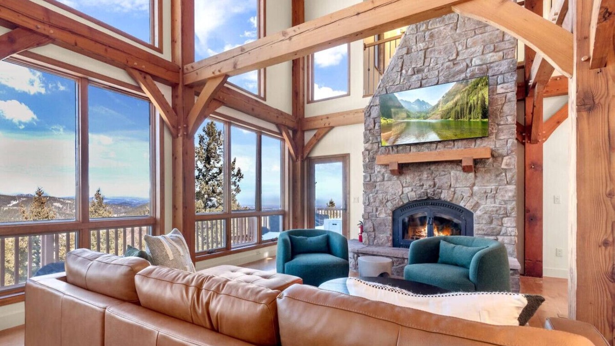 Pleasant Park Corridor House | Mountain Retreat I Sleeps 10 I Pool Table I Arcade
