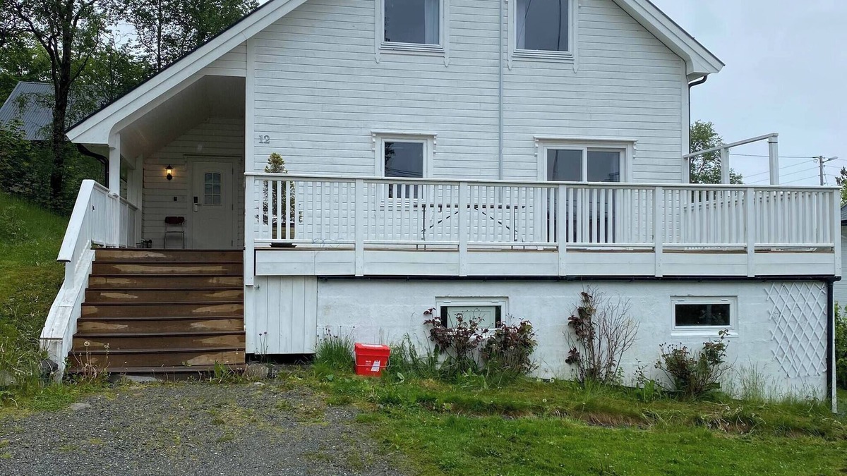 Brattvag House | Mountain Retreat in Brattvåg - Unwind in Nature