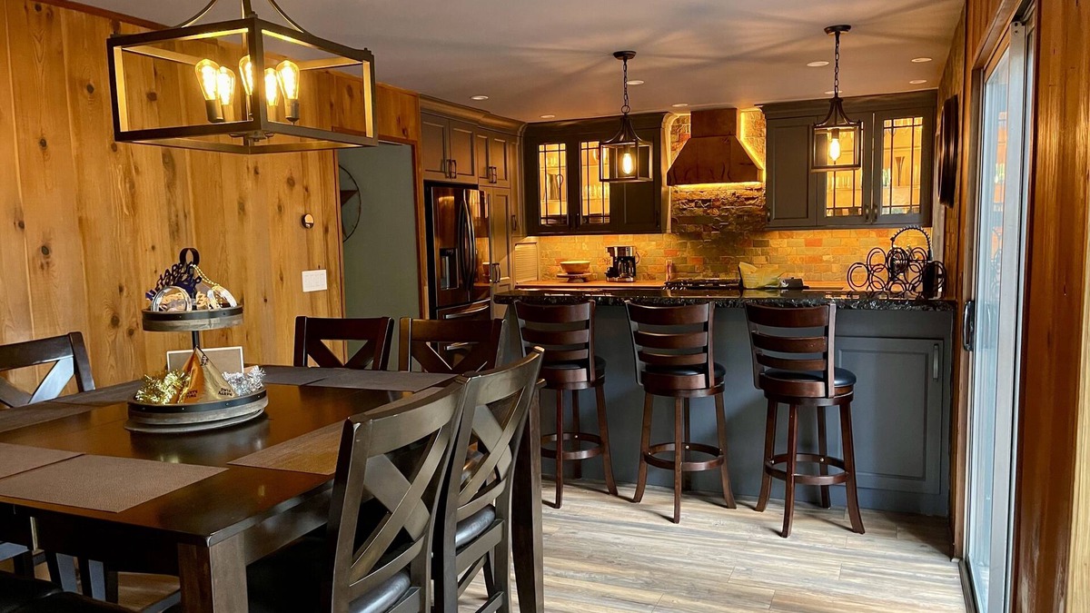 Dorrington House | Mountain Retreat. Perfect for large groups. Early check-in/late checkout.
