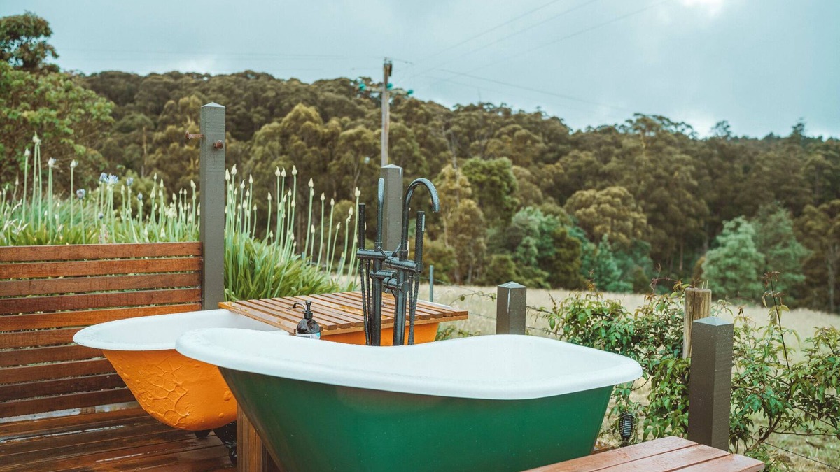 Rawson House | Mountain retreat - views, outdoor baths, 40 mins to snow