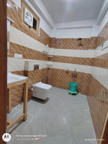 Gushaini House | Mountain River View