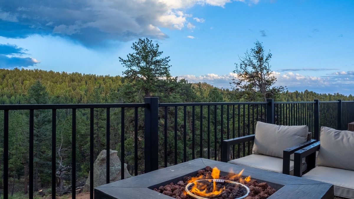Florissant House | Mountain Serenity Retreat