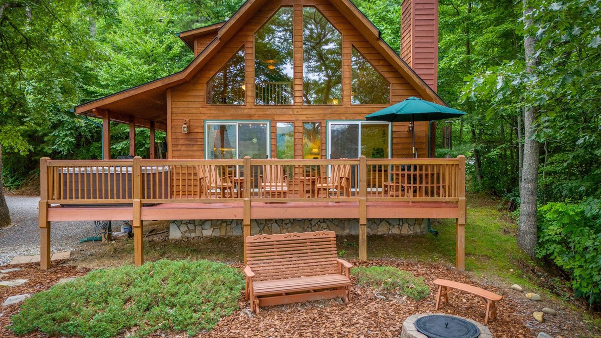 Maggie Valley Cabin | Mountain Serenity: Secluded Treehouse Retreat w/Hot Tub & Breathtaking Views!