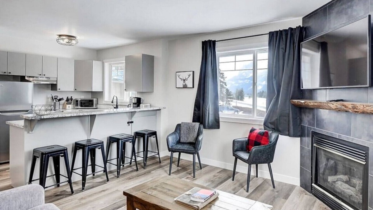 Harvie Heights Apartment | Mountain Spa Retreat, BBQ, and Firepit