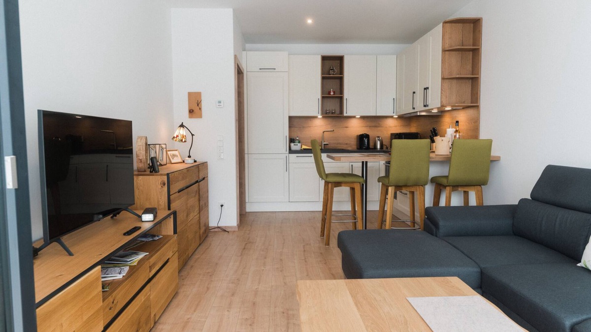 Bad Ischl Apartment | Mountain sun apartment with underground parking space and sunny balcony