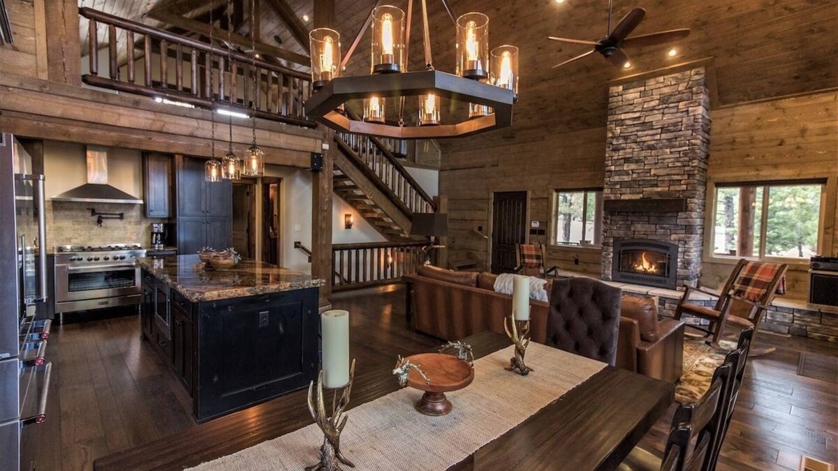Duck Creek Village Cabin | Mountain Top Luxury Retreat - Elegant Cabin Near Zion and Bryce