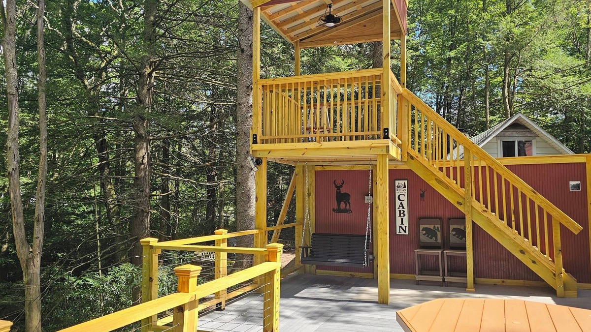 Jefferson Township Cabin | Mountain Tree House, Autumn Fest! Positioned on a babbling stream.