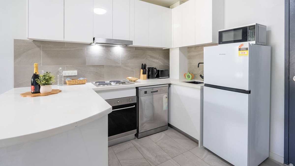 Mount Gravatt East Apartment | Mountain View Serenity Apartment - Great Location, Fully furnished w Amenities