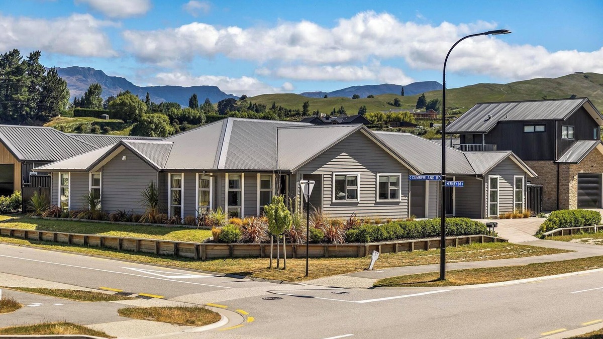Lower Shotover House | Mountain View - 2 Bedroom House