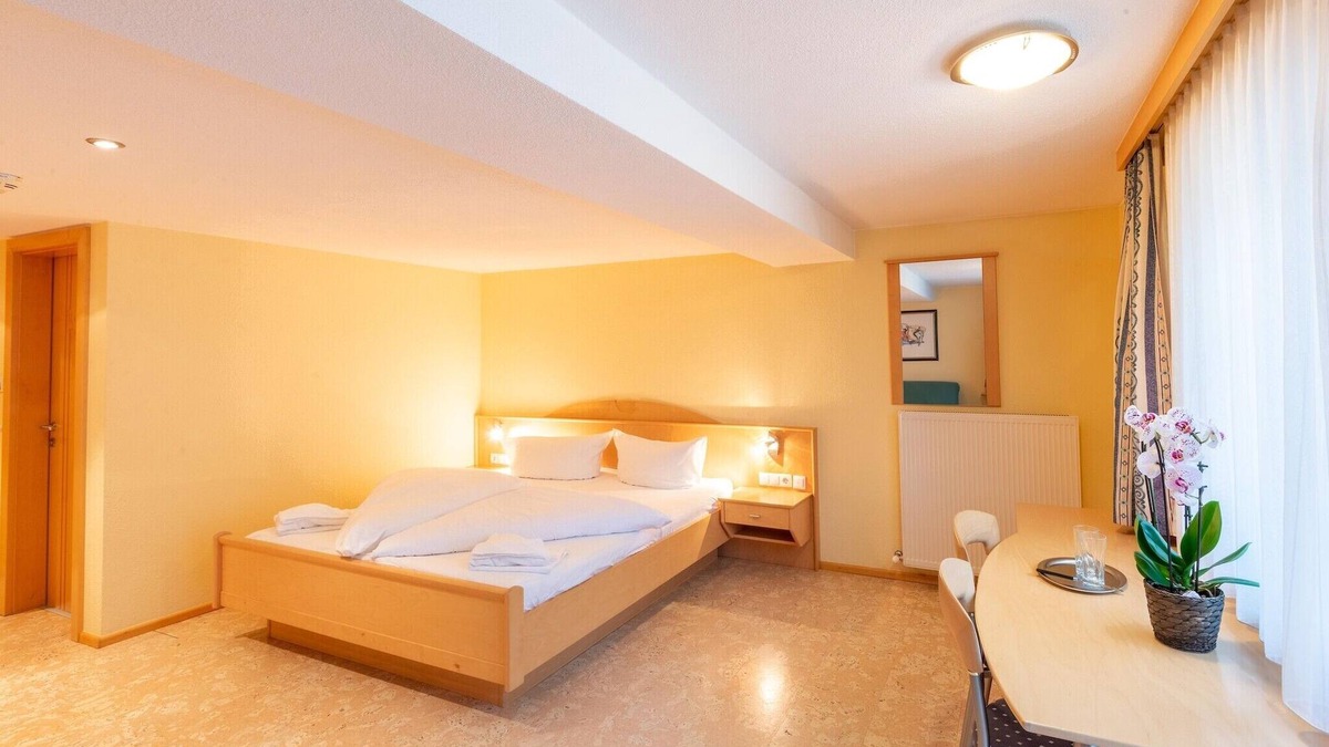 Unterlaengenfeld Apartment | Mountain-view apartment with infrared sauna