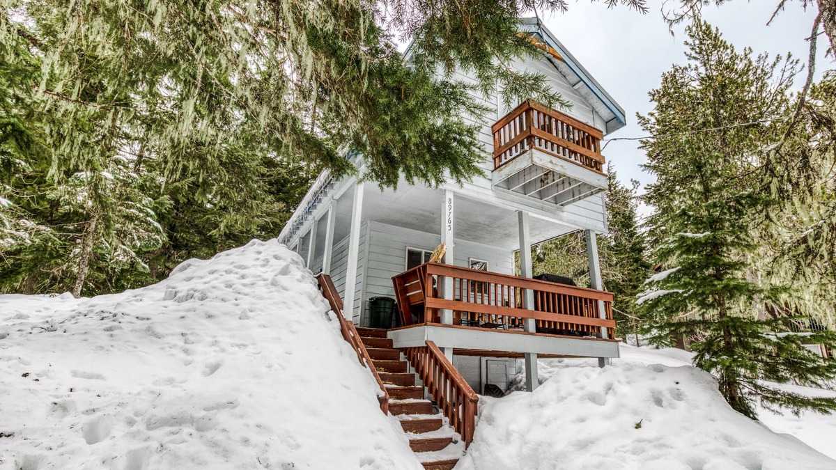 Government Camp House | Mountain-view chalet with charming decor - near hiking, lakes, & ski resorts