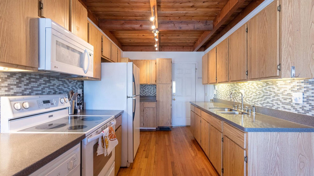 Denver Ski Chalet | Mountain view chalet-15 minutes to Plattekill and Belleayre