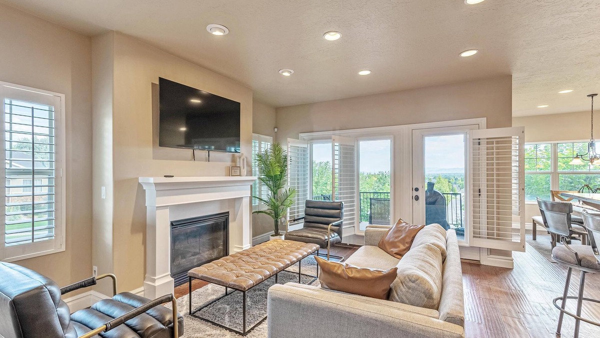 West Jordan House | Mountain View Cozy Home/Private Garage/Workspace/Wifi/Peaceful Community