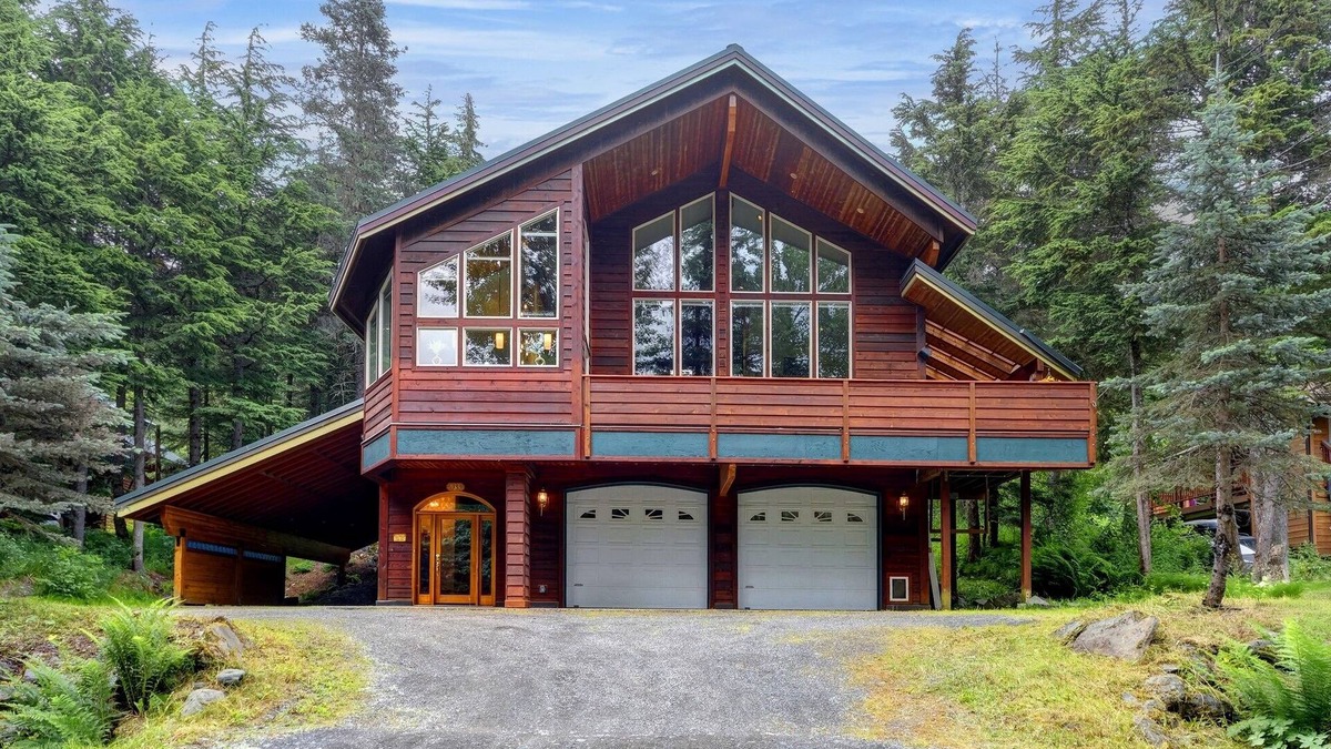 Alyeska House | Mountain-view house with hot tub, fireplace, balcony, deck, foosball table & W/D