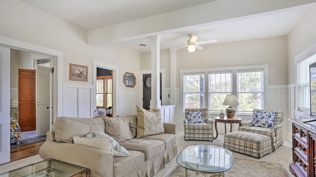 Deadwood House | Mountain-View Lead Home w/Patio + Fire Pit!