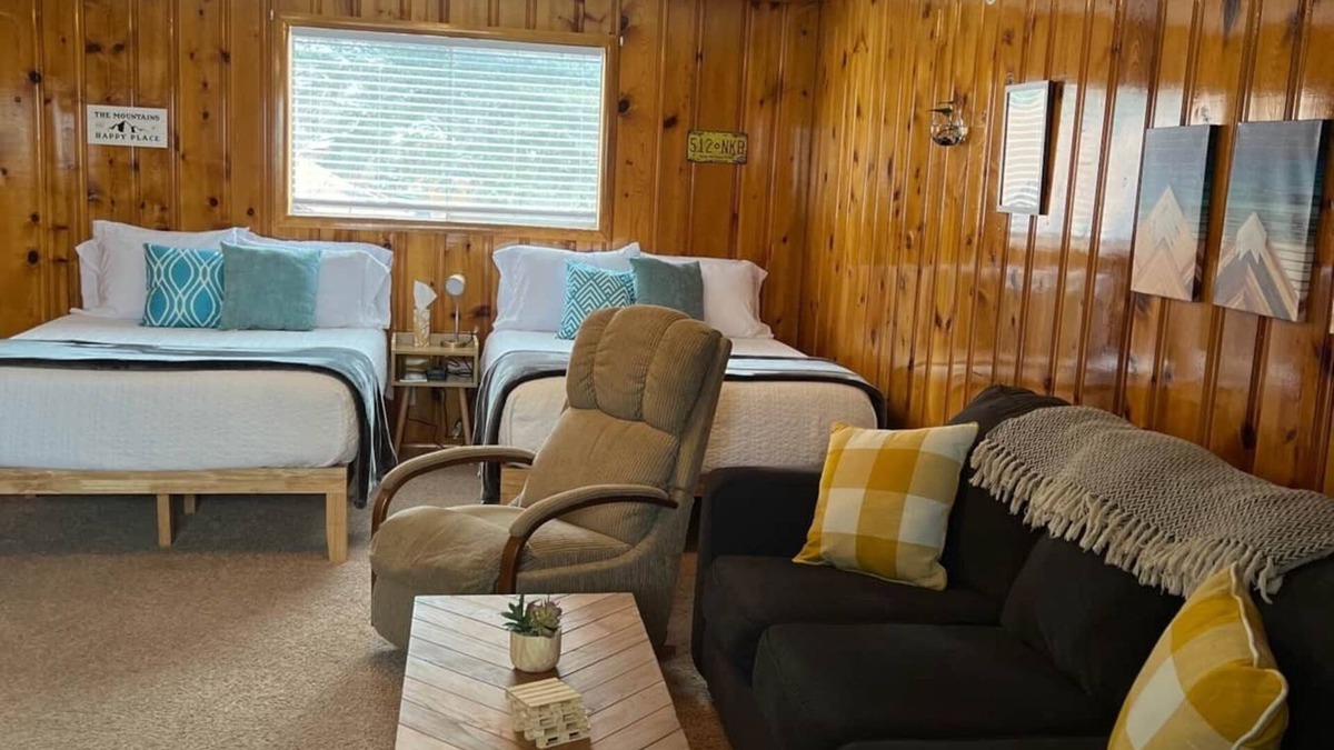 Red River Apartment | Mountain View Lodge Kitchenette Suite - Room 12