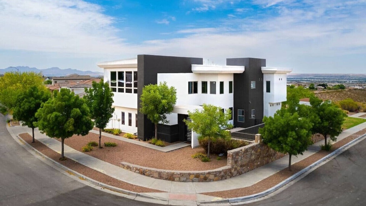 El Paso House | Mountain View Pool House