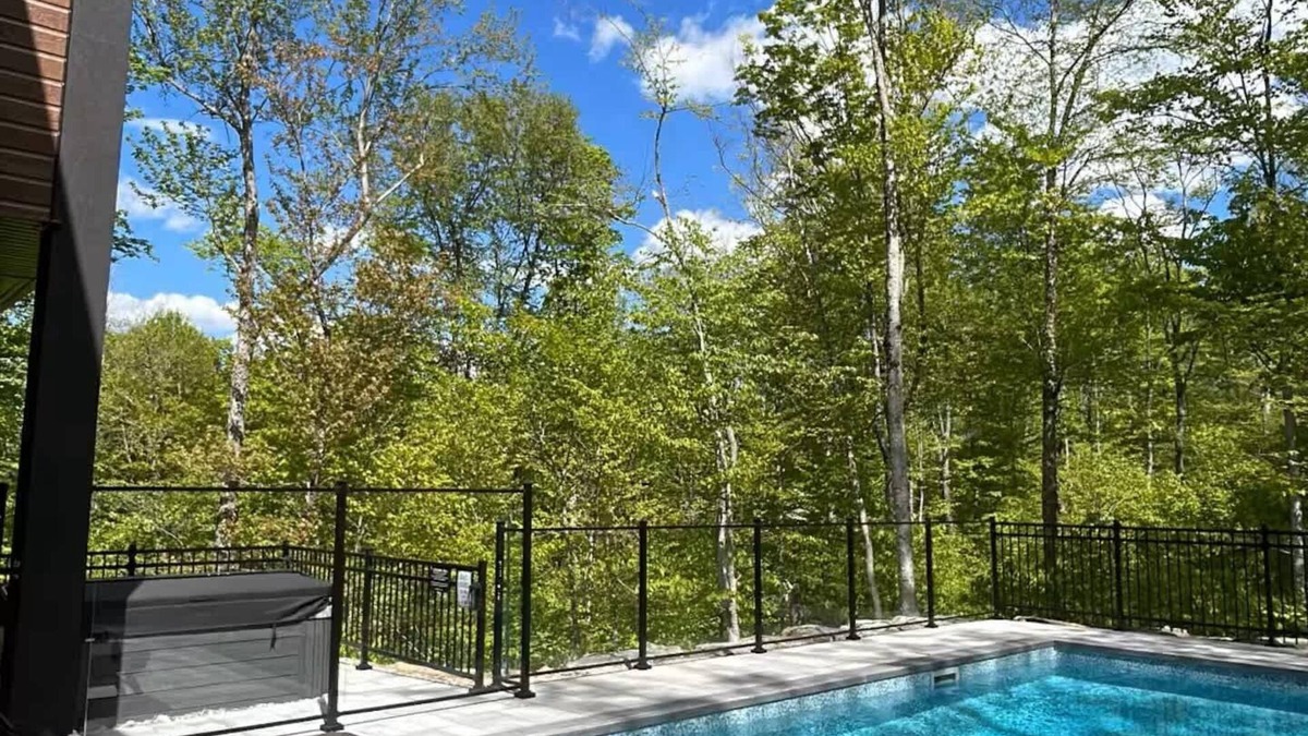 La Conception Ski Chalet | Mountain View Retreat with Private Hot Tub & Pool