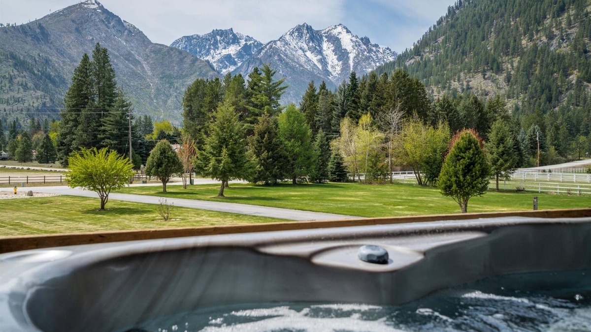 Leavenworth House | Mountain View Retreat with Two Large Hot Tubs!
